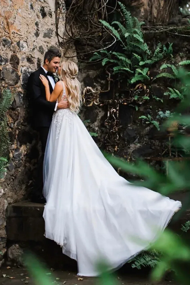 A Line Elegant V Neck Beads Tulle Long Backless Ball Gown Bride Dresses Wedding Dresses