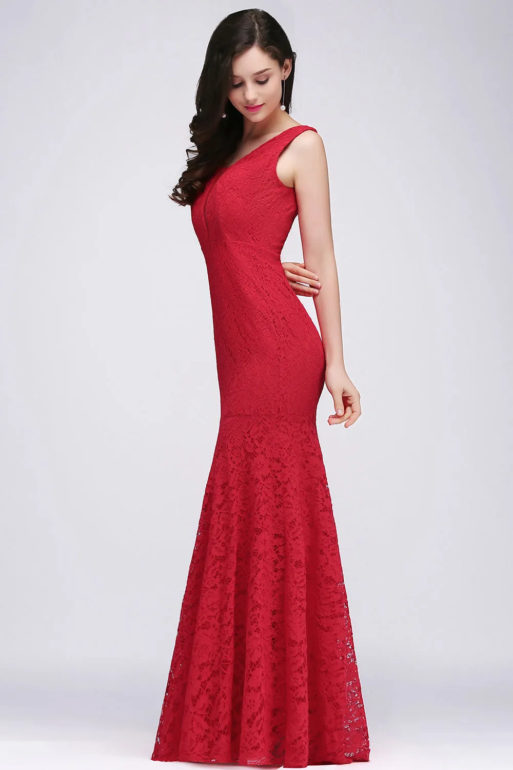 Elegant Mermaid Lace V-Neck Sleeveless Long Bridesmaid Dresses