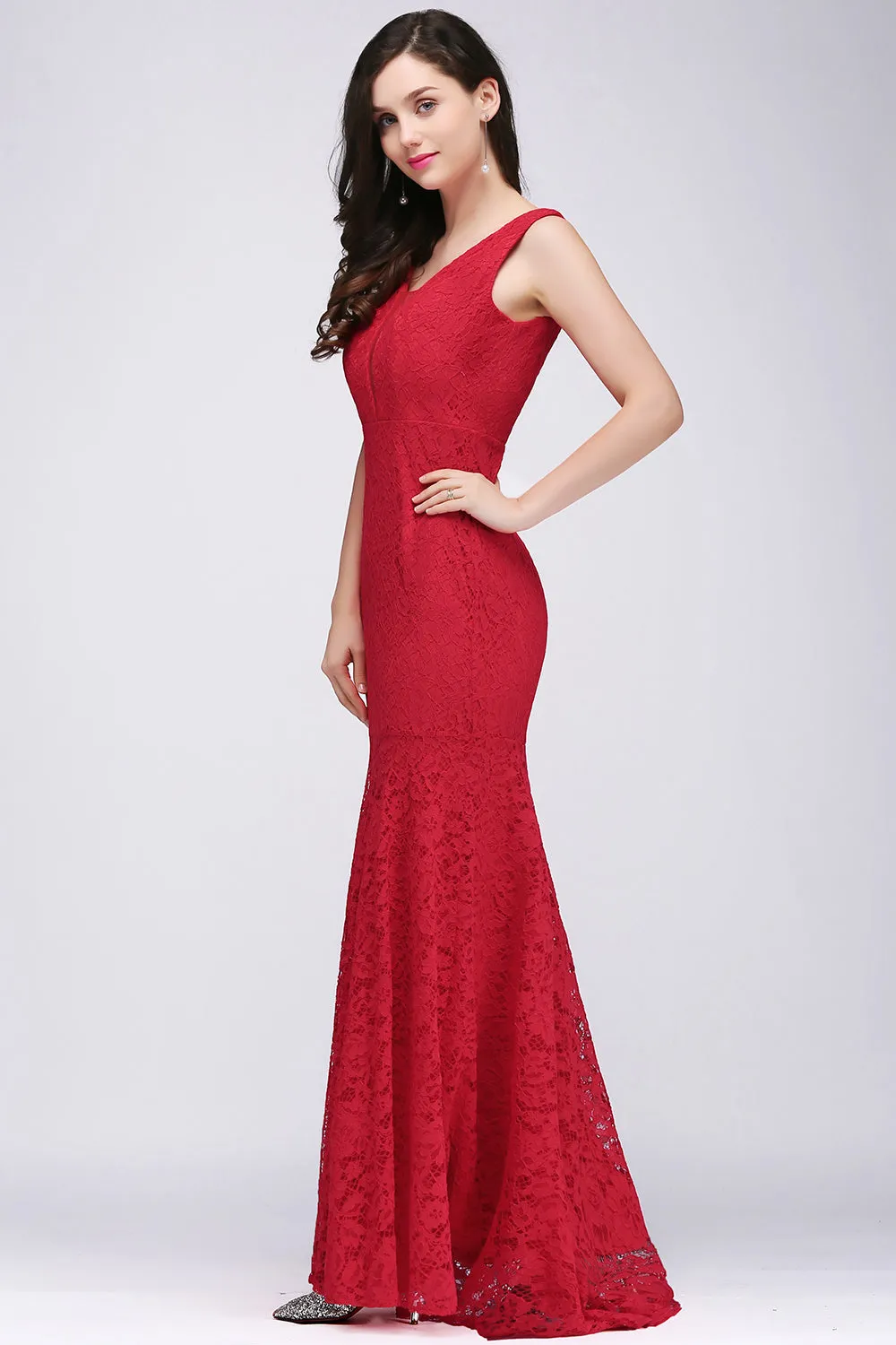 Elegant Mermaid Lace V-Neck Sleeveless Long Bridesmaid Dresses